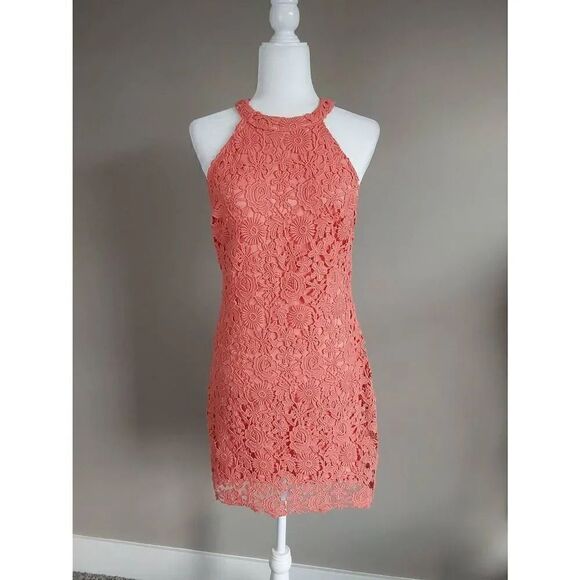 Lulu's Love Poem Mini Coral Sz L Crochet Lace - Picture 1 of 10